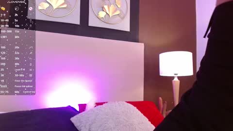 Snapshot of alanagh_ chatting on October 9, 3:45 am alana online show from October 9, 3:45 am