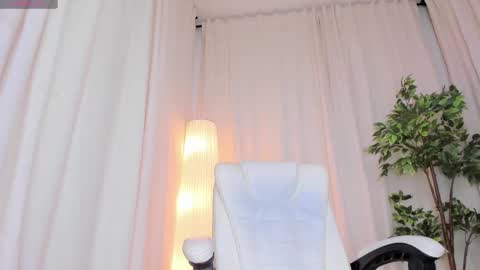 Snapshot of alanakimura_ chatting on March 8, 4:06 pm Alana silvana online show from March 8, 4:06 pm