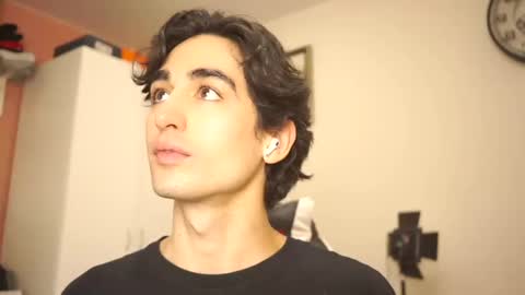 idenavarre online show from February 15, 10:31 pm