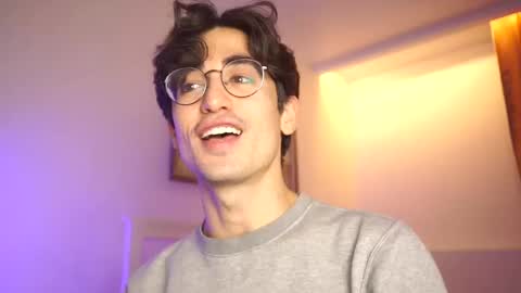 idenavarre online show from December 28, 12:15 am