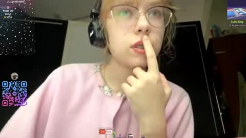 Stella online show from October 5, 1:19 pm