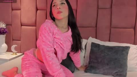 alannajonnes online show from September 11, 7:59 pm