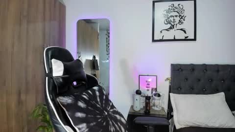 alannaughty_ online show from February 2, 2:20 am