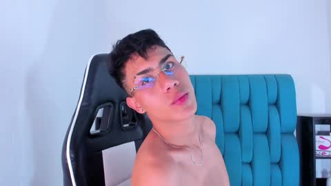 alannaughty_ online show from February 8, 4:57 am