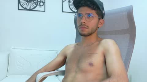 Snapshot of alanvilla_lobo chatting on October 16, 9:13 pm alanvilla_lobo online show from October 16, 9:13 pm