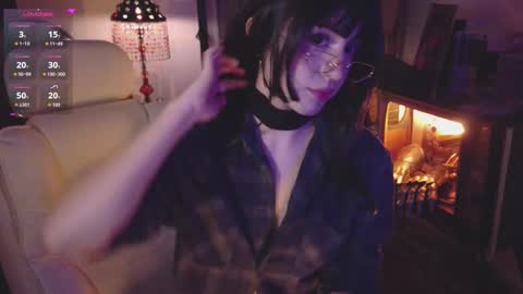 Snapshot of alaskagrace chatting on September 27, 1:25 am Alaska Grace       online show from September 27, 1:25 am