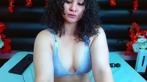 Snapshot of alasmith_ chatting on February 1, 5:07 am AlaSmith online show from February 1, 5:07 am