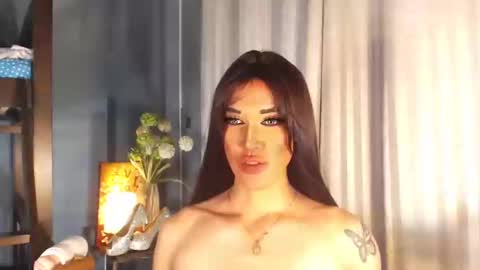 Snapshot of aleinacroft chatting on February 8, 10:51 pm aleinacroft online show from February 8, 10:51 pm