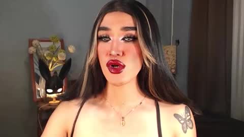 Snapshot of aleinacroft chatting on September 29, 8:13 am aleinacroft online show from September 29, 8:13 am