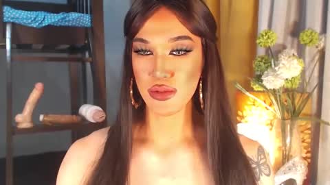Snapshot of aleinacroft chatting on March 3, 6:48 am aleinacroft online show from March 3, 6:48 am