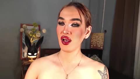 Snapshot of aleinacroft chatting on September 27, 10:35 am aleinacroft online show from September 27, 10:35 am