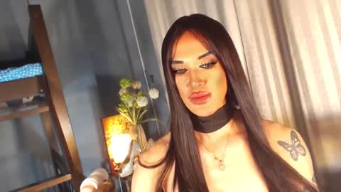 Snapshot of aleinacroft chatting on February 9, 4:07 pm aleinacroft online show from February 9, 4:07 pm