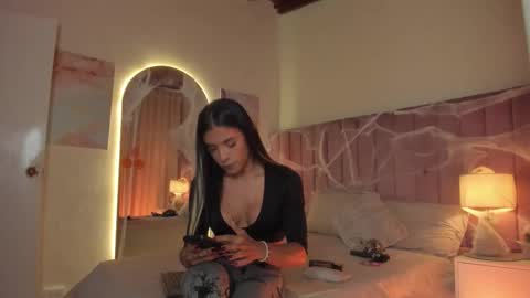 Snapshot of aleja_arango chatting on October 20, 8:14 pm Alejandra Arango online show from October 20, 8:14 pm