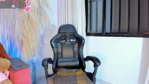 Snapshot of alejagarcia_ chatting on October 18, 11:42 pm CUTE ALEJA online show from October 18, 11:42 pm