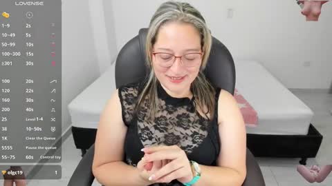 Snapshot of alejandra_milf_ chatting on February 15, 1:21 am alejandra online show from February 15, 1:21 am