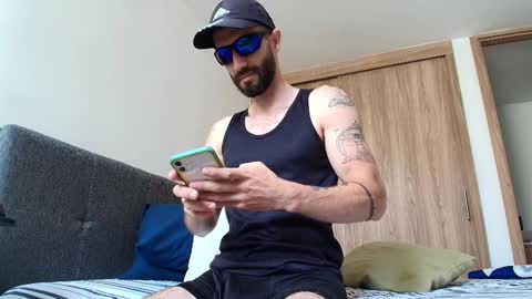 Snapshot of alejandro_bigcock chatting on February 16, 4:42 pm Alejandro Hernndez online show from February 16, 4:42 pm