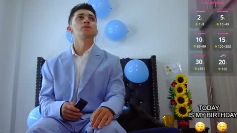 Snapshot of alejandro_g23 chatting on October 16, 11:25 pm Alejo online show from October 16, 11:25 pm