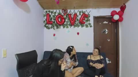 zoe and Kataleya online show from February 25, 3:31 pm