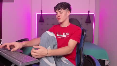 ALejoo Saenz online show from April 20, 4:32 pm