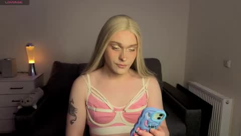 ALENA  INDEPENDENT MODEL online show from April 17, 3:36 pm