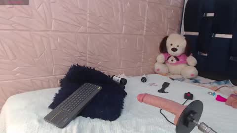 Snapshot of aleska128 chatting on October 11, 9:47 am Aleska online show from October 11, 9:47 am
