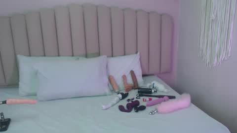 Aleska 3 online show from November 27, 1:19 pm