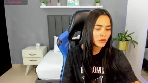 Snapshot of alessia_leroy chatting on February 18, 8:03 pm A L E S S I A online show from February 18, 8:03 pm