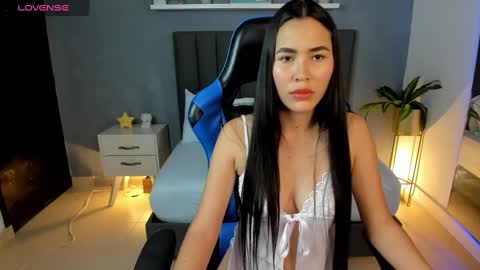 Snapshot of alessia_leroy chatting on February 22, 7:47 pm A L E S S I A online show from February 22, 7:47 pm