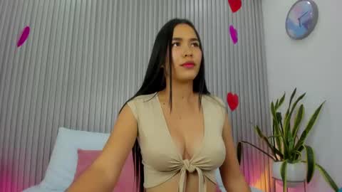 Snapshot of alessia_leroy chatting on February 15, 11:14 pm A L E S S I A online show from February 15, 11:14 pm