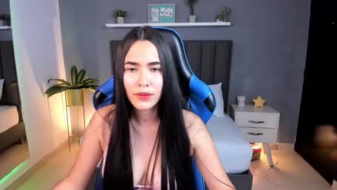 Snapshot of alessia_leroy chatting on February 10, 9:04 pm A L E S S I A online show from February 10, 9:04 pm