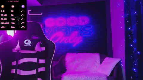 alessiacroft online show from November 27, 6:21 am