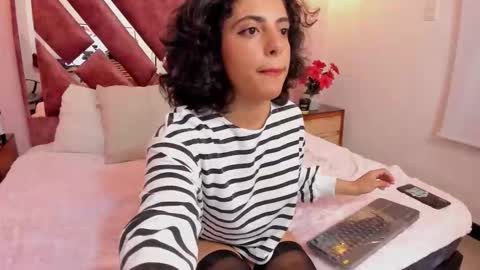 Snapshot of alessiia__ chatting on October 15, 3:43 am alessiia__ online show from October 15, 3:43 am