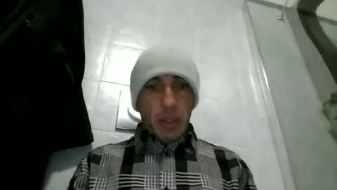Snapshot of alex120475 chatting on December 2, 8:36 am alex120475 online show from December 2, 8:36 am