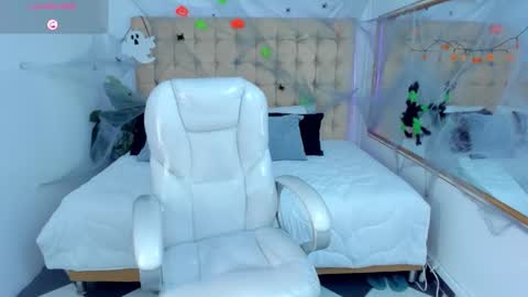 alex online show from October 9, 4:45 pm