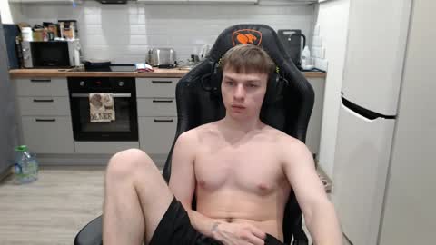 Snapshot of alex_gotcha chatting on January 21, 1:18 am Alex online show from January 21, 1:18 am