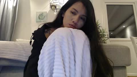 Snapshot of alex_nicha chatting on January 1, 6:06 pm Nicha online show from January 1, 6:06 pm