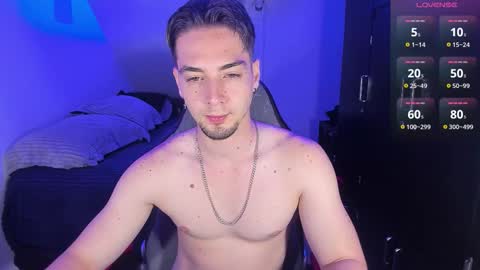 Snapshot of alex_smith0 chatting on October 11, 2:49 am     online show from October 11, 2:49 am