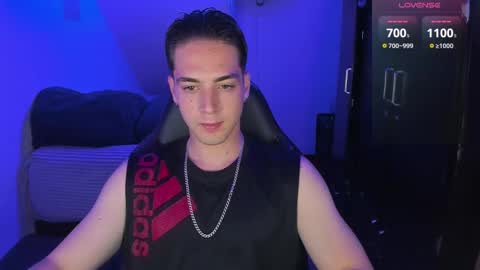 Snapshot of alex_smith0 chatting on March 1, 10:42 pm     online show from March 1, 10:42 pm