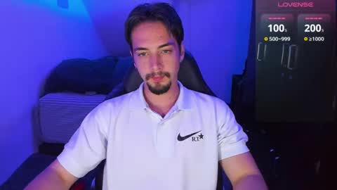 Snapshot of alex_smith0 chatting on February 13, 11:37 pm     online show from February 13, 11:37 pm