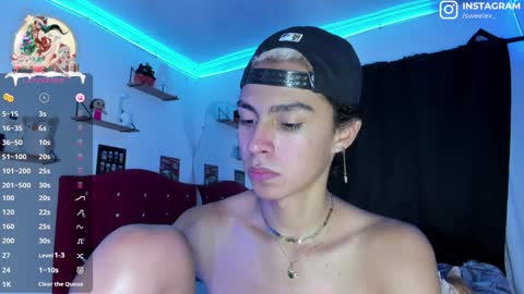 Snapshot of alex_sweet_69 chatting on December 22, 12:16 pm Alex online show from December 22, 12:16 pm