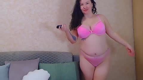 Snapshot of alexa__lexie chatting on December 23, 10:21 am Alexa online show from December 23, 10:21 am