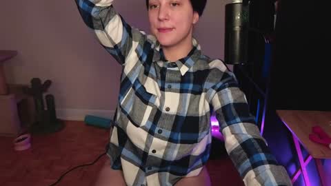 Snapshot of alexa_dream chatting on December 6, 11:30 pm dont be afraid to click social media link its working just click on that online show from December 6, 11:30 pm