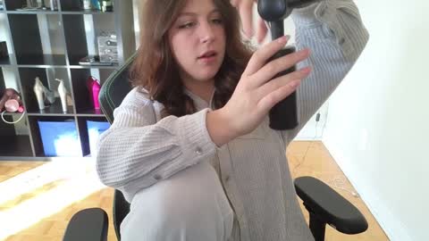 dont be afraid to click social media link its  working  just click on that  online show from October 22, 8:10 pm