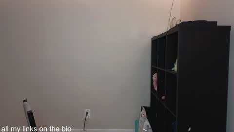 Snapshot of alexa_dream chatting on December 25, 1:53 am dont be afraid to click social media link its working just click on that online show from December 25, 1:53 am