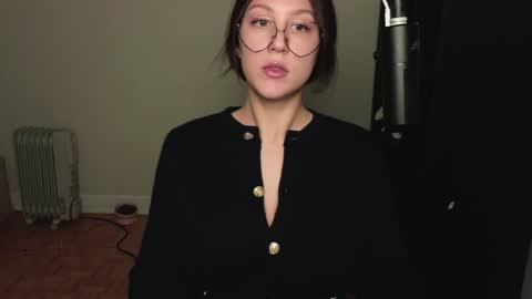 Snapshot of alexa_dream chatting on December 28, 11:48 pm dont be afraid to click social media link its working just click on that online show from December 28, 11:48 pm