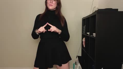 Snapshot of alexa_dream chatting on December 26, 2:33 am dont be afraid to click social media link its working just click on that online show from December 26, 2:33 am