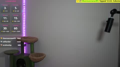 Snapshot of alexa_dream chatting on October 4, 11:02 pm dont be afraid to click social media link its working just click on that online show from October 4, 11:02 pm