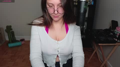 Snapshot of alexa_dream chatting on December 3, 12:19 am dont be afraid to click social media link its working just click on that online show from December 3, 12:19 am