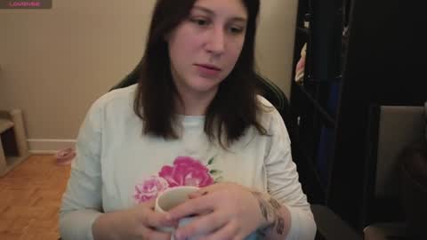 Snapshot of alexa_dream chatting on January 15, 12:41 am dont be afraid to click social media link its working just click on that online show from January 15, 12:41 am
