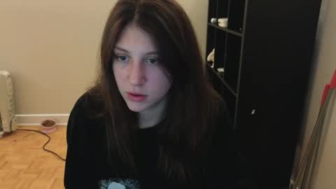 Snapshot of alexa_dream chatting on December 28, 3:04 am dont be afraid to click social media link its working just click on that online show from December 28, 3:04 am
